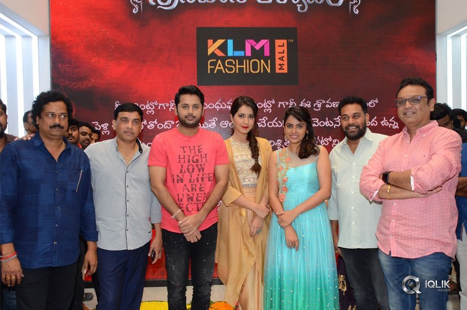 Srinivasa-Kalyanam-Team-at-KLM-Fashion-Mall